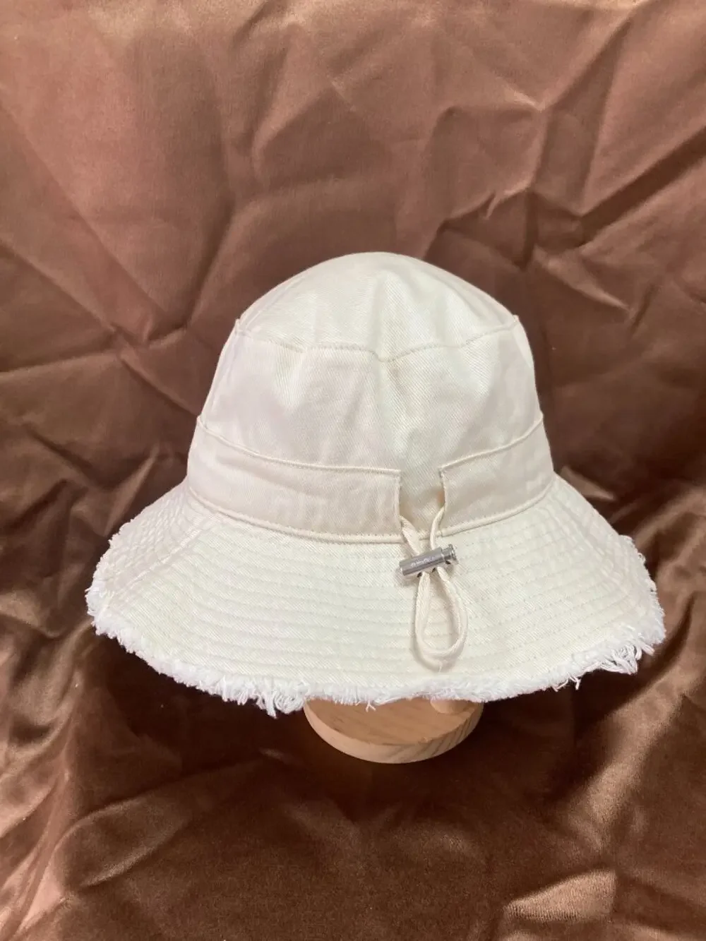 Jacquemus Off‑White Raw Fray Brim Bucket Hat With Adjustable Chin Strap